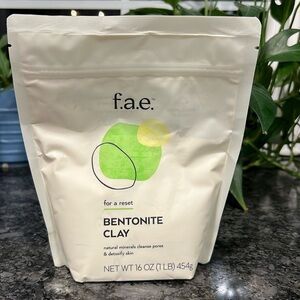 Bentonite clay